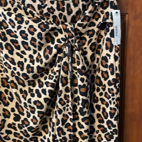 Woman’s size 8 Worthington faux wrap leopard print skirt. - Picture 7 of 9